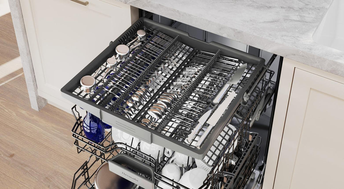 Thermador DWHD660EFP Sapphire Dishwasher image 1